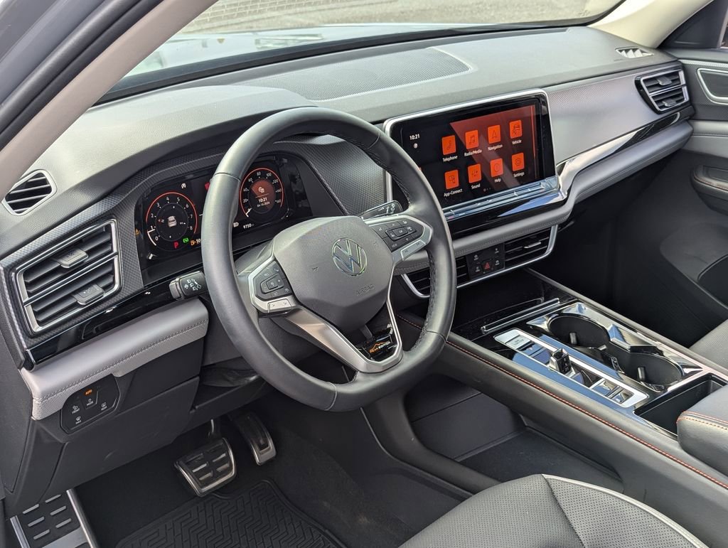 Used 2025 Volkswagen Atlas Peak Edition SE image 12