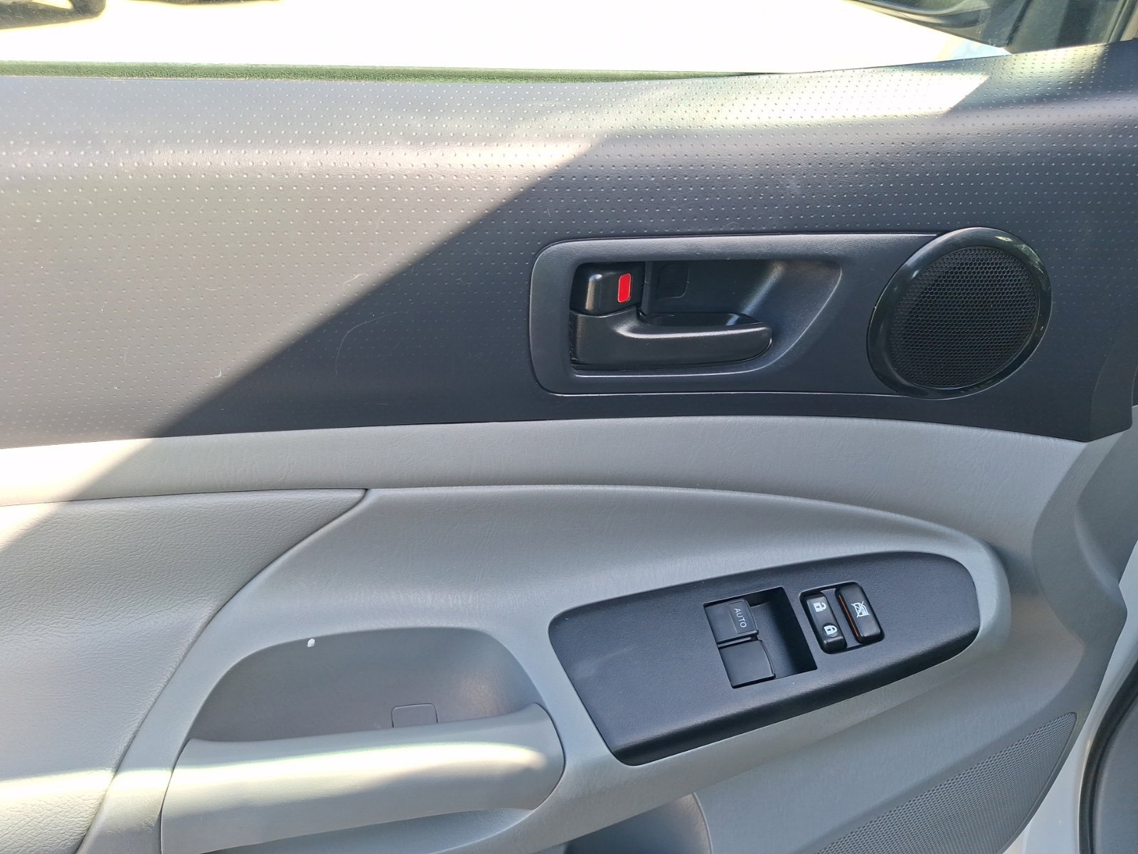 Used 2015 Toyota Tacoma 2WD Access Cab image 17