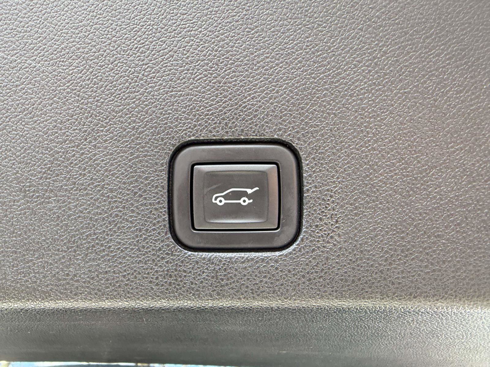 Certified 2023 Cadillac XT6 Premium Luxury w/ Platinum Package AWD/4WD image 9