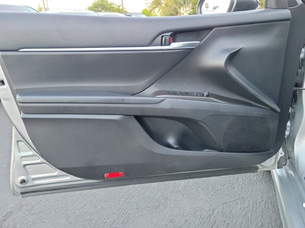 Used 2022 Toyota Camry SE w/ Carpet Mat Package (TMS) FWD image 19