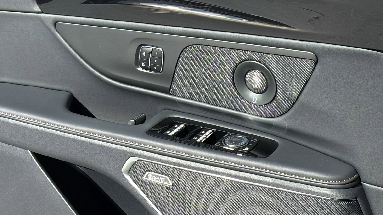 New 2026 Lincoln Nautilus Reserve w/ Jet Appearance Package image 38