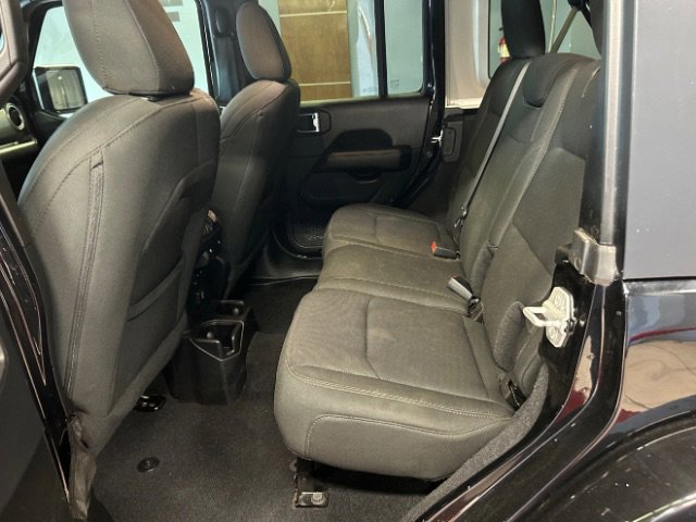 Used 2019 Jeep Wrangler Unlimited Sahara image 17