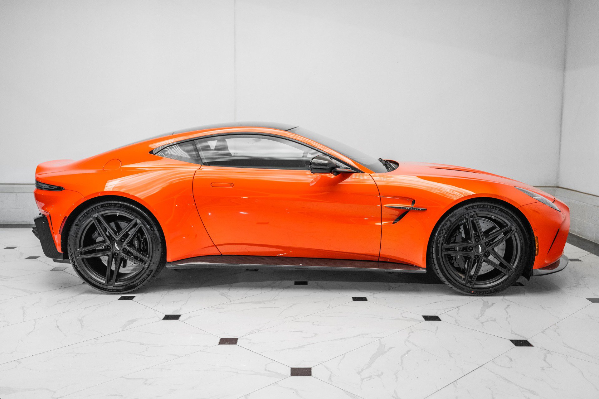 Used 2025 Aston Martin V8 Vantage Coupe image 43