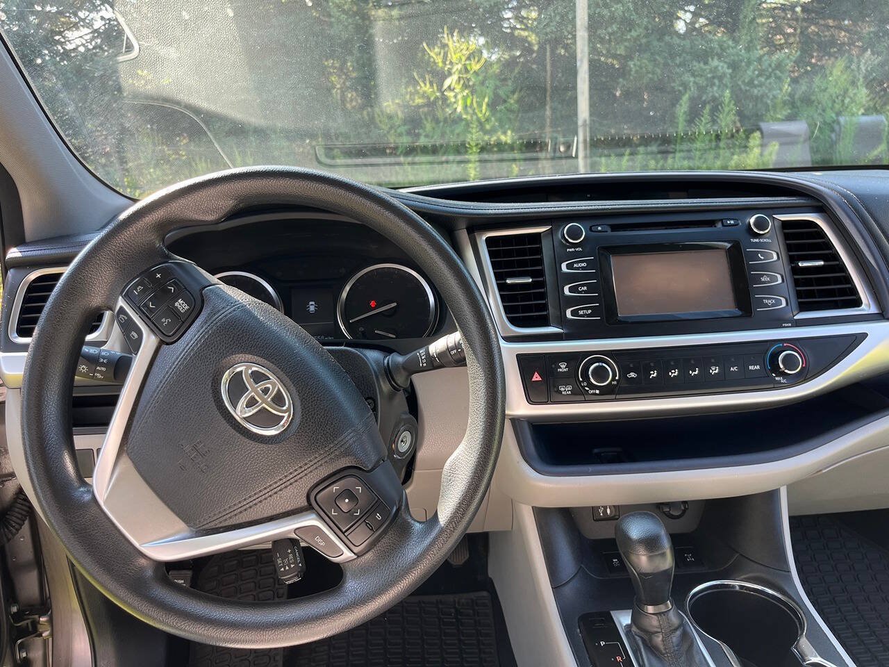 Used 2015 Toyota Highlander LE AWD/4WD image 8