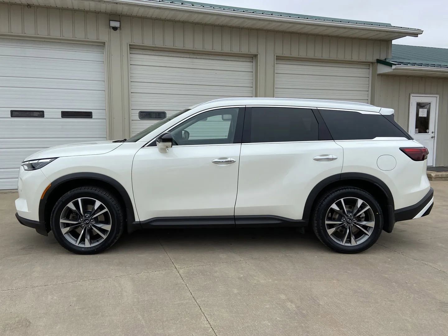 Used 2023 INFINITI QX60 Luxe w/ Cargo Package image 4