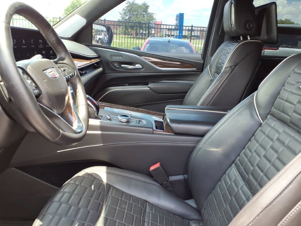 Used 2022 Cadillac Escalade Sport Platinum w/ LPO, ONYX Package AWD/4WD image 35