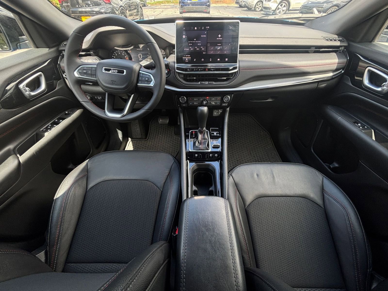 Used 2025 Jeep Compass Trailhawk AWD/4WD image 32