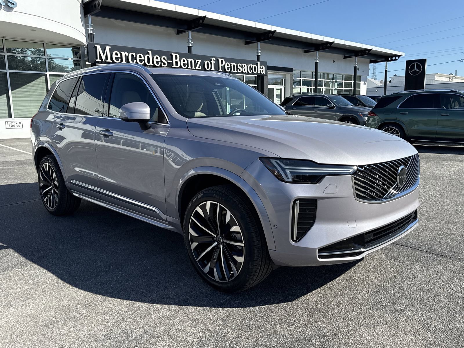 New 2026 Volvo XC90 B6 Plus w/ Protection Package Premier image 7