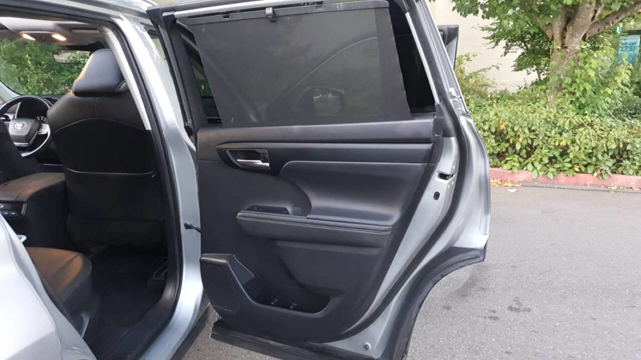 Used 2021 Toyota Highlander XLE image 25