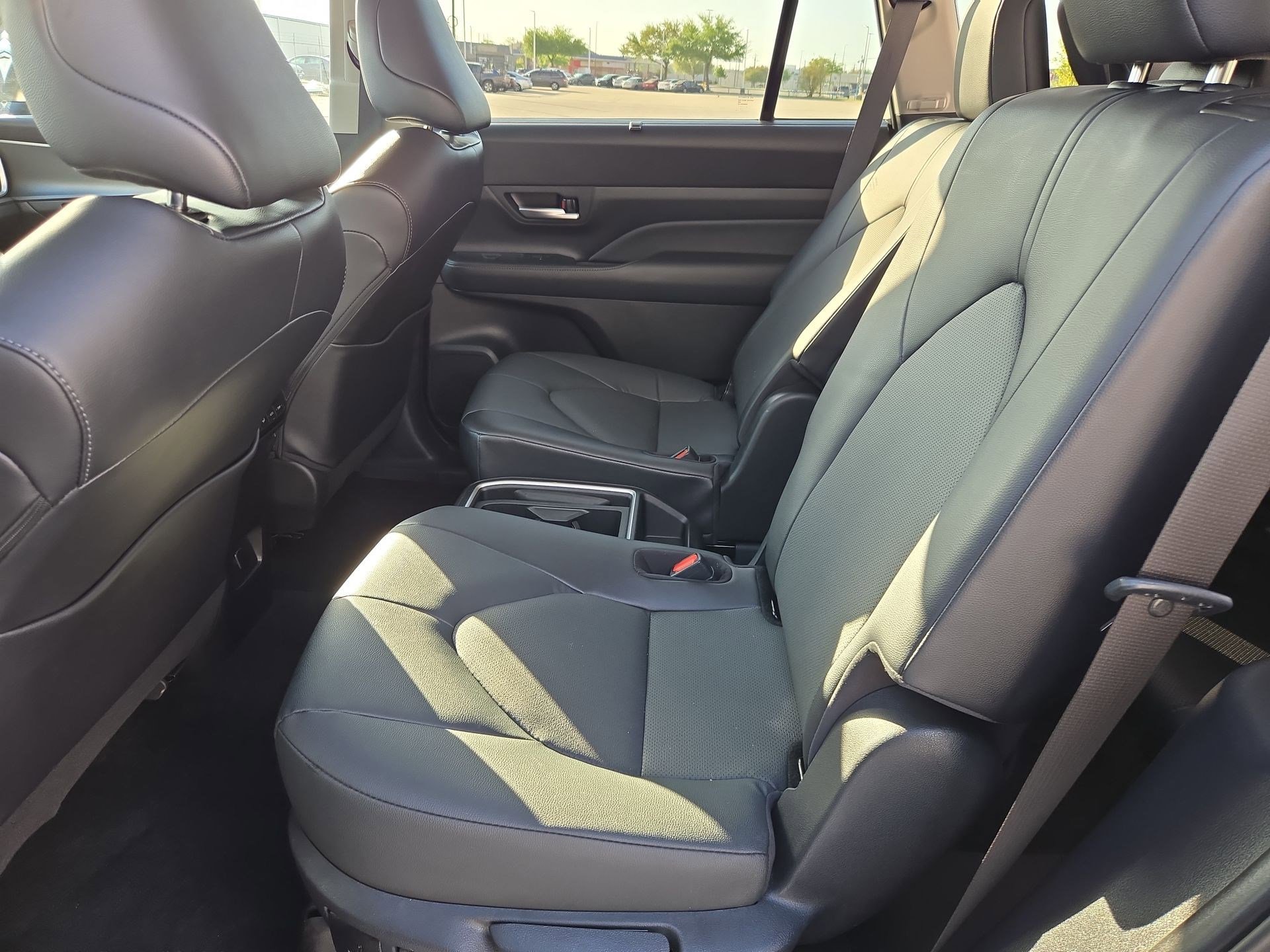 Used 2025 Toyota Grand Highlander FWD image 27