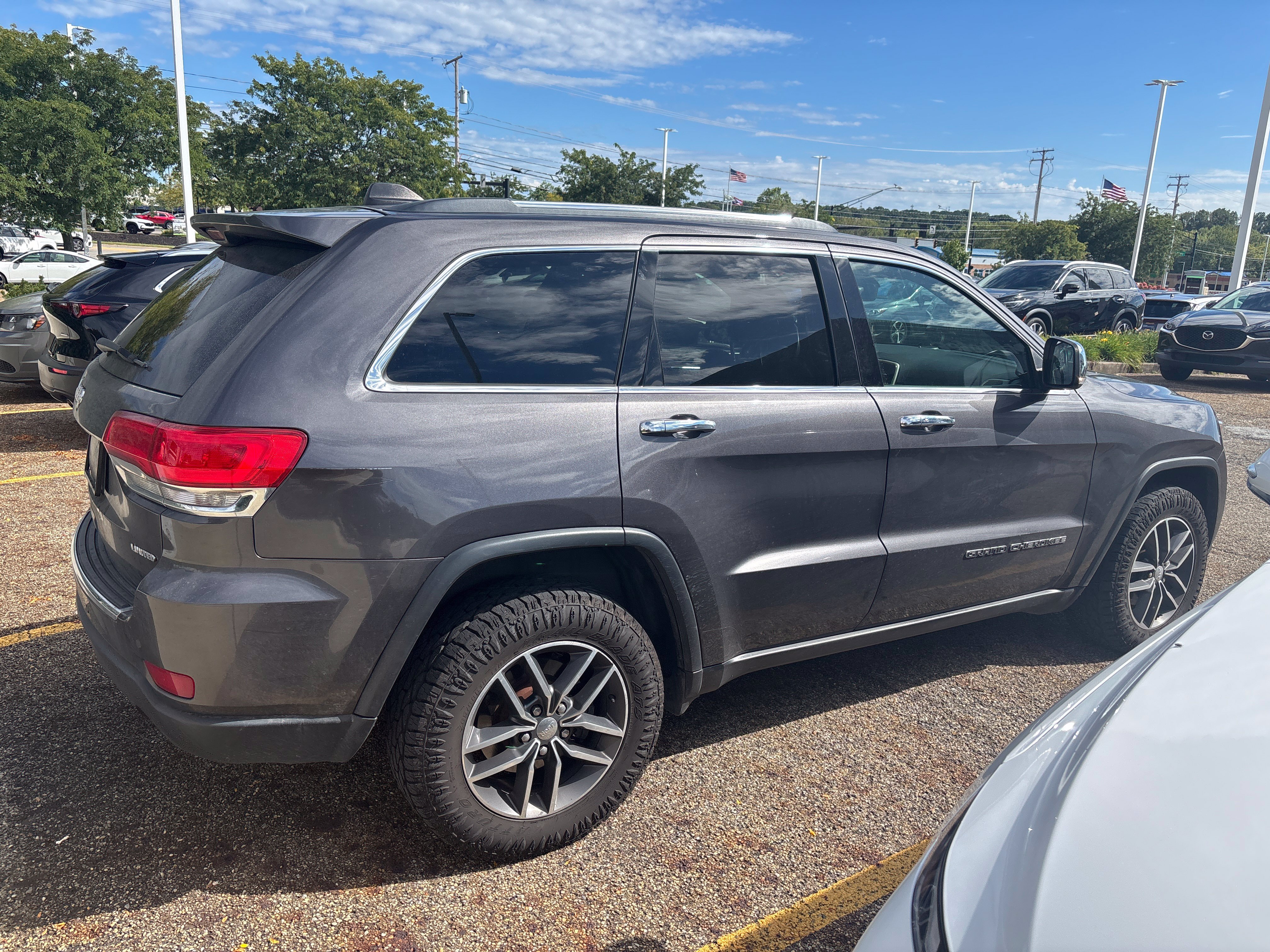Used 2017 Jeep Grand Cherokee Limited w/ Luxury Group II AWD/4WD image 5