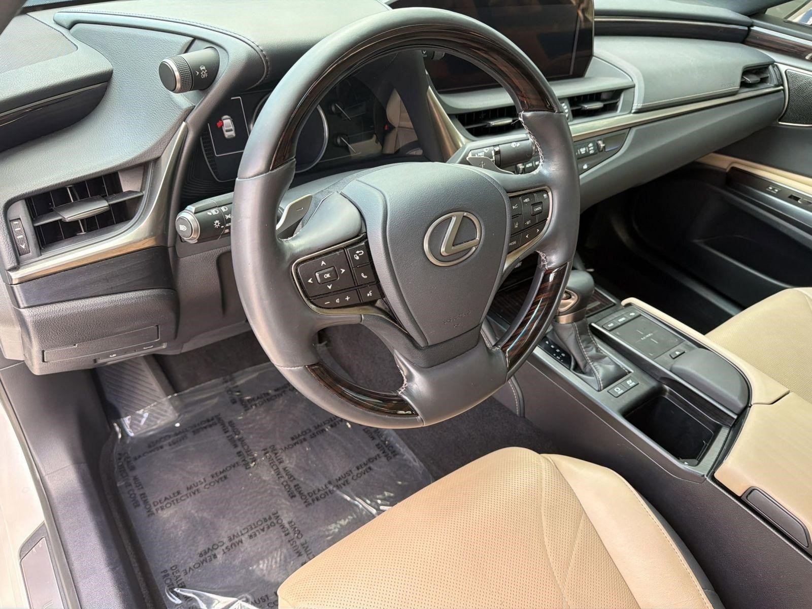 Used 2021 Lexus ES 300h w/ Accessory Package FWD image 4