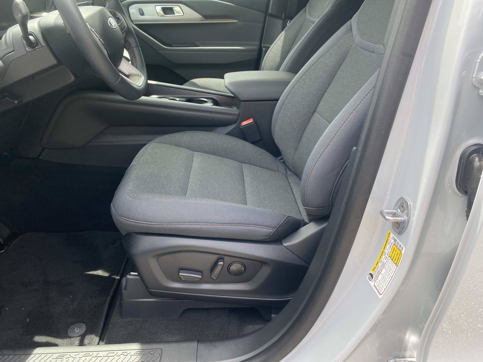 Used 2026 Ford Explorer Active RWD image 22