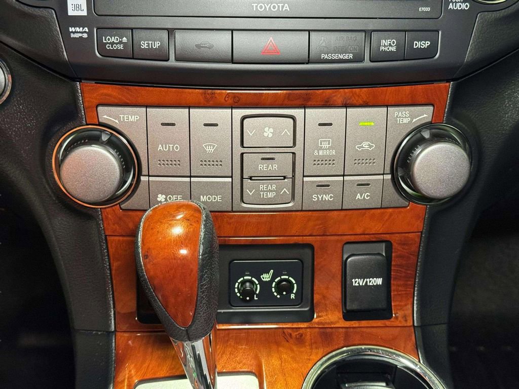 Used 2012 Toyota Highlander Limited w/ Tow Pkg AWD/4WD image 8