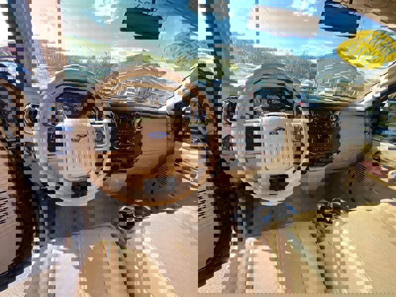 Used 2010 Ford F250 Lariat image 29