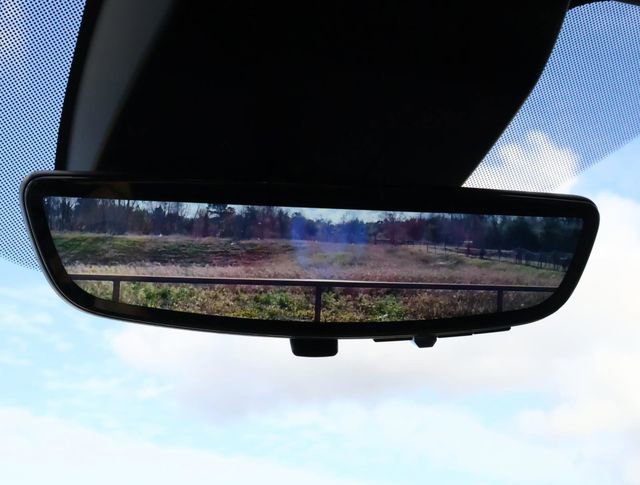 Used 2025 Chevrolet Suburban High Country image 32