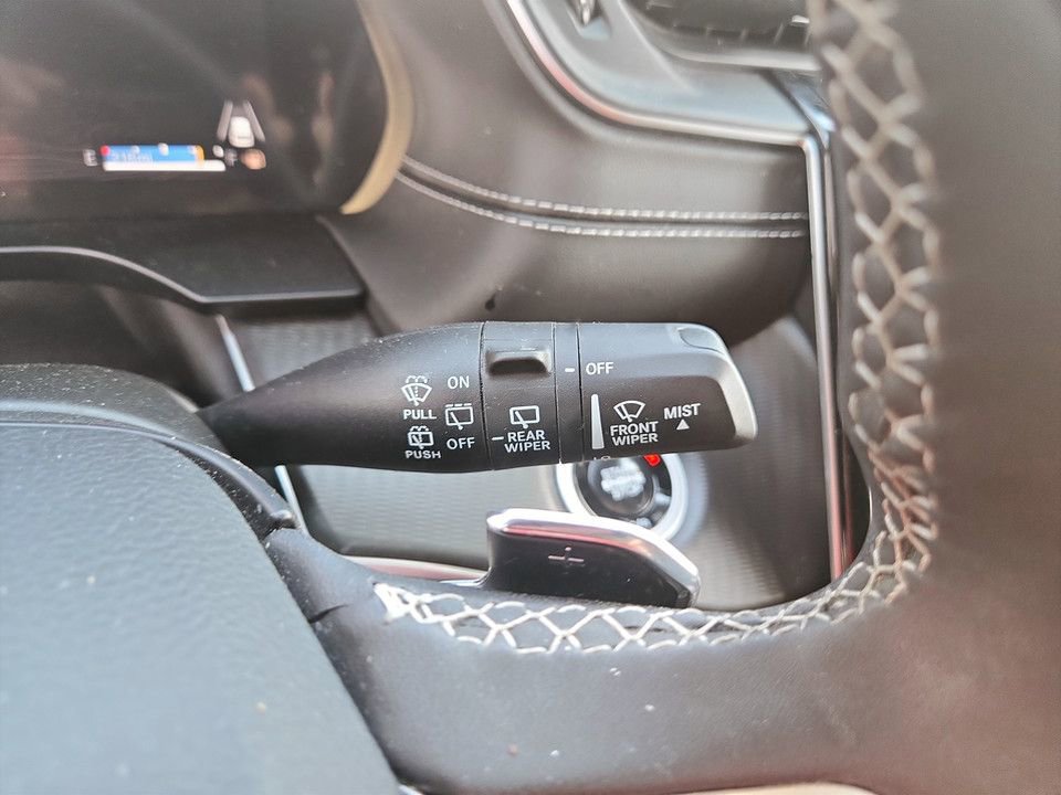 Used 2025 Jeep Grand Cherokee Altitude AWD/4WD image 17