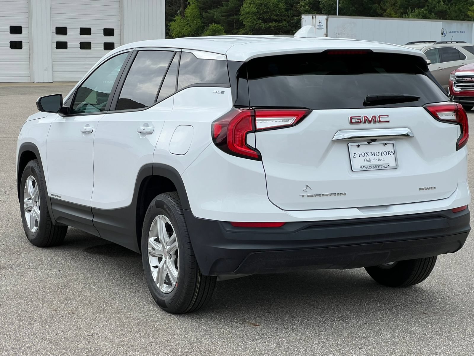 Used 2024 GMC Terrain SLE AWD/4WD image 39