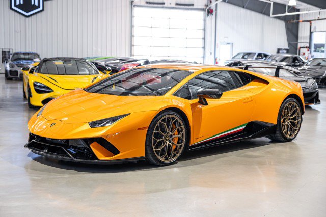 Used 2018 Lamborghini Huracan Performante AWD/4WD image 2