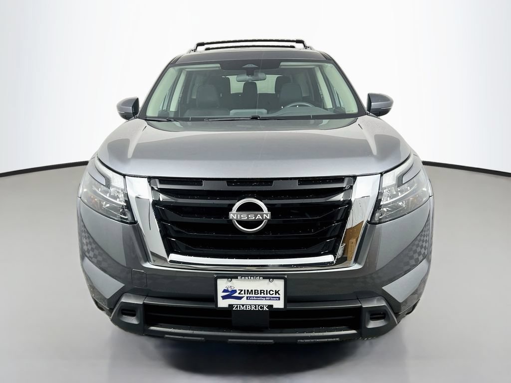 Used 2024 Nissan Pathfinder SV w/ SV Premium Package AWD/4WD image 2