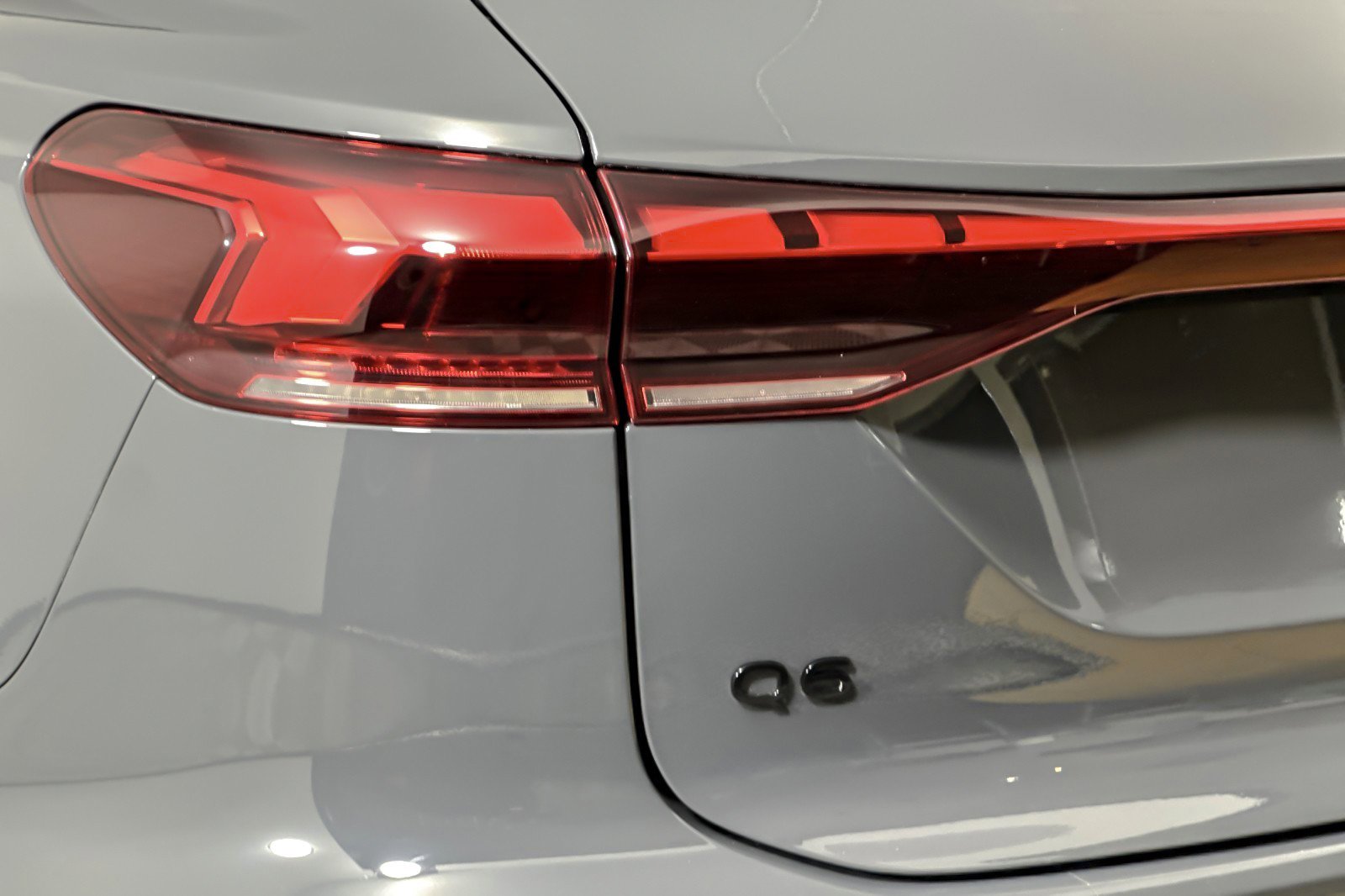 Used 2025 Audi Q6 e-tron Premium w/ Convenience Package image 27