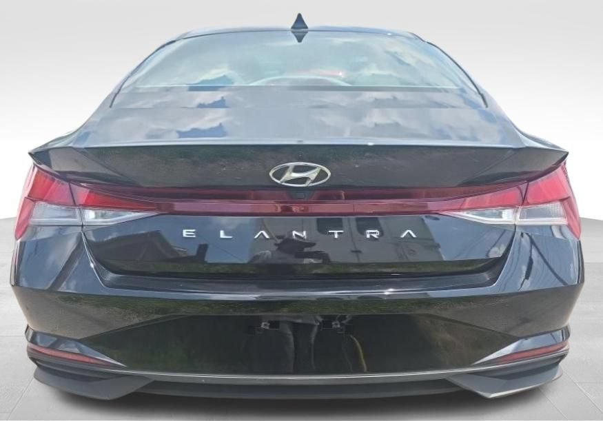 Used 2023 Hyundai Elantra SEL FWD image 5