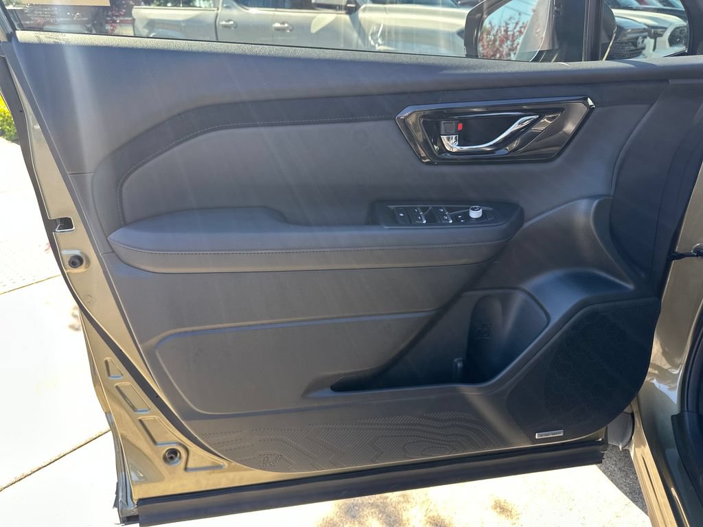 Used 2025 Subaru Forester Limited AWD/4WD image 11