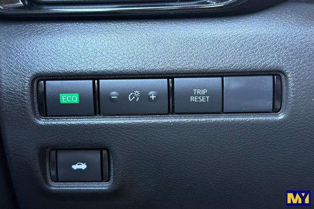 Used 2025 Nissan Sentra SR FWD image 31