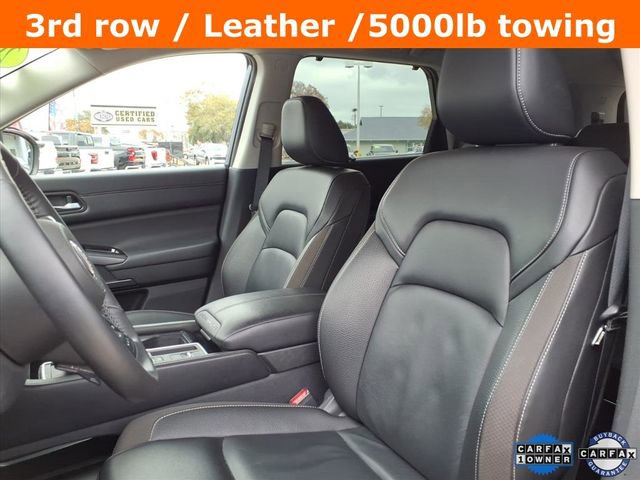 Certified 2025 Nissan Pathfinder SL image 3