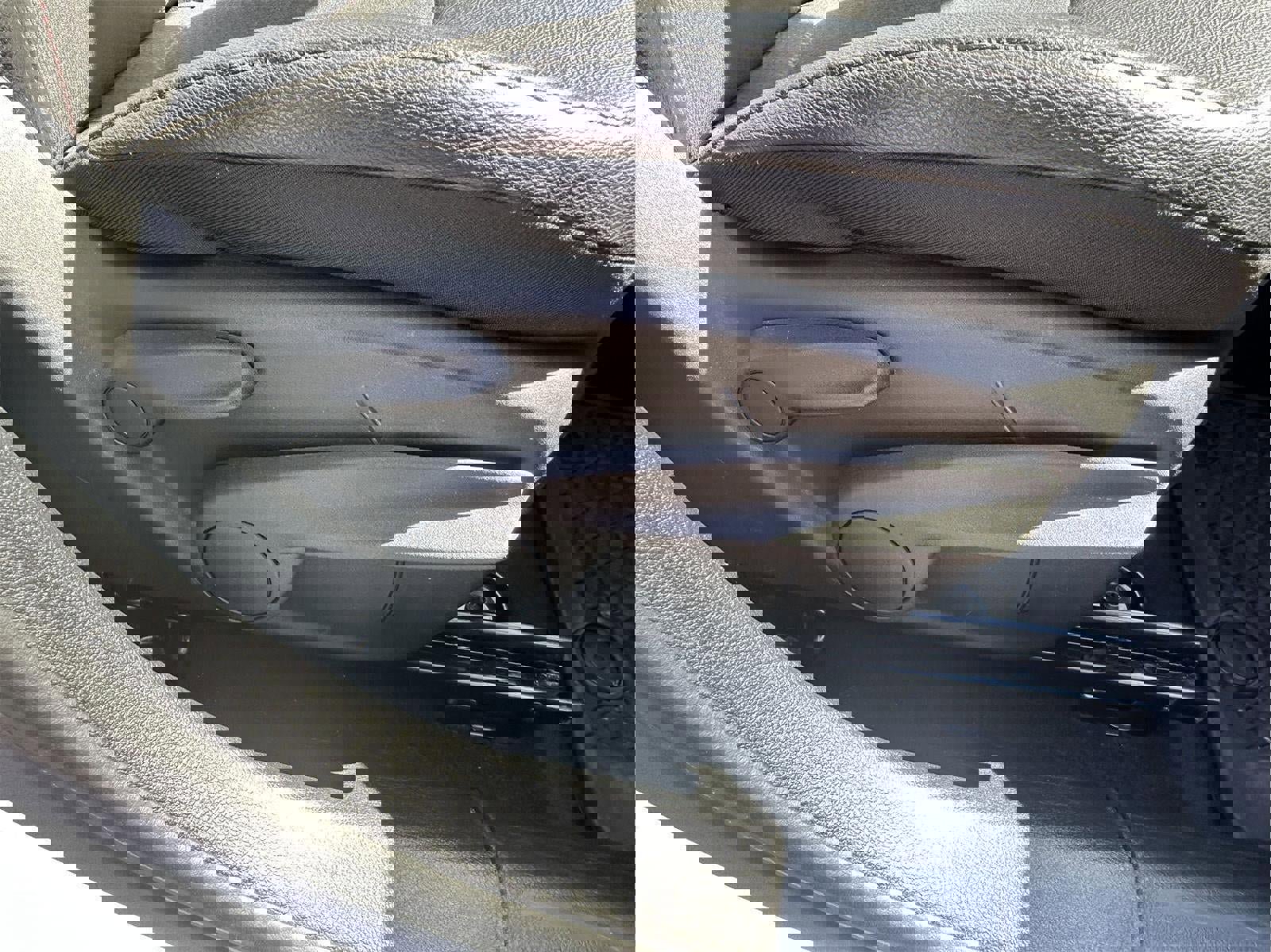 Used 2025 Jeep Compass Trailhawk image 42