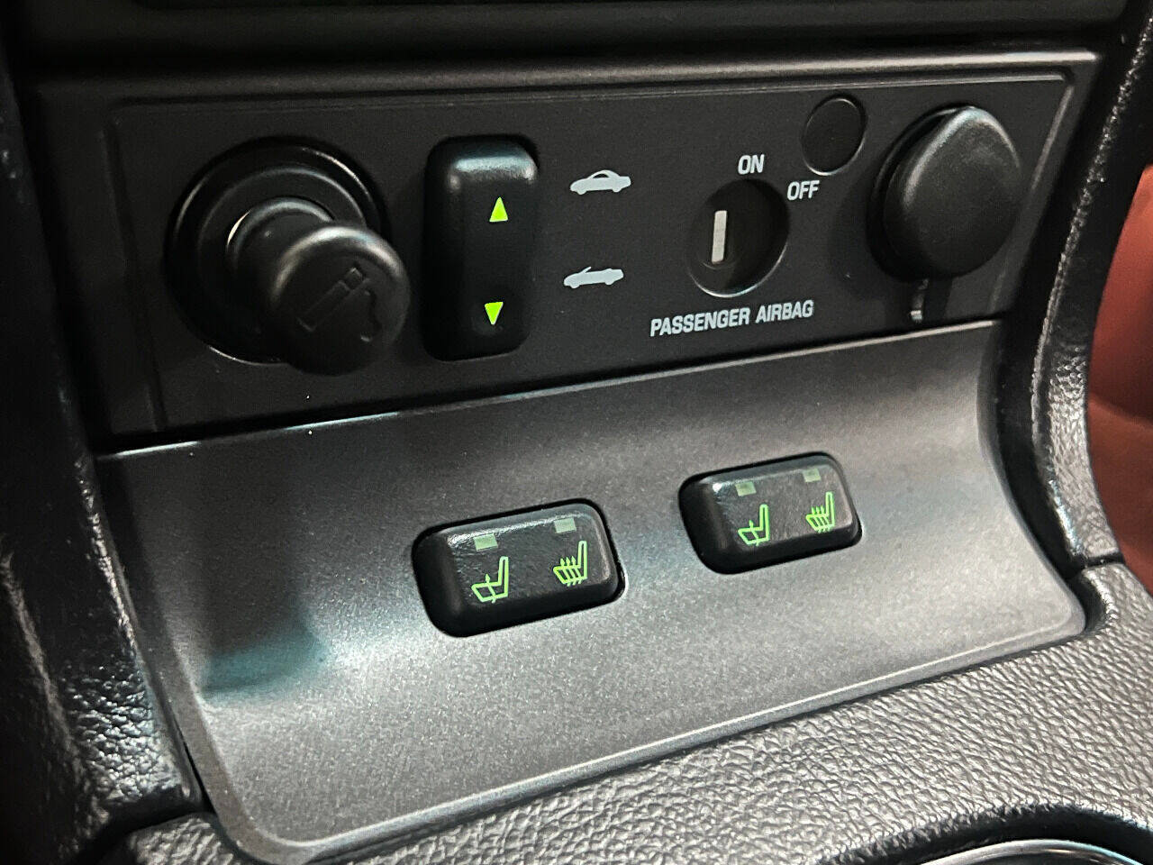 Used 2005 Ford Thunderbird Deluxe image 75