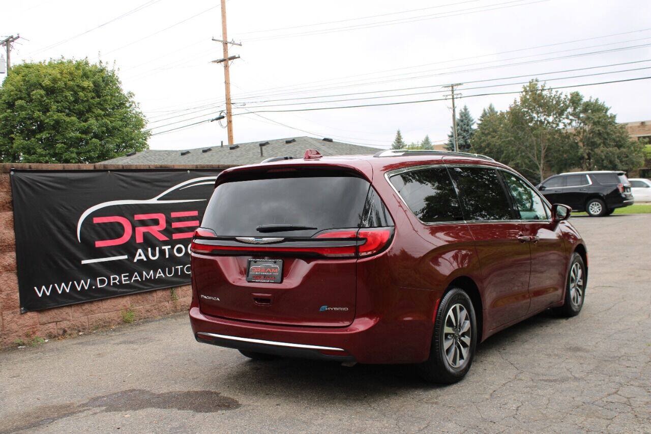 Used 2021 Chrysler Pacifica Touring-L FWD image 6