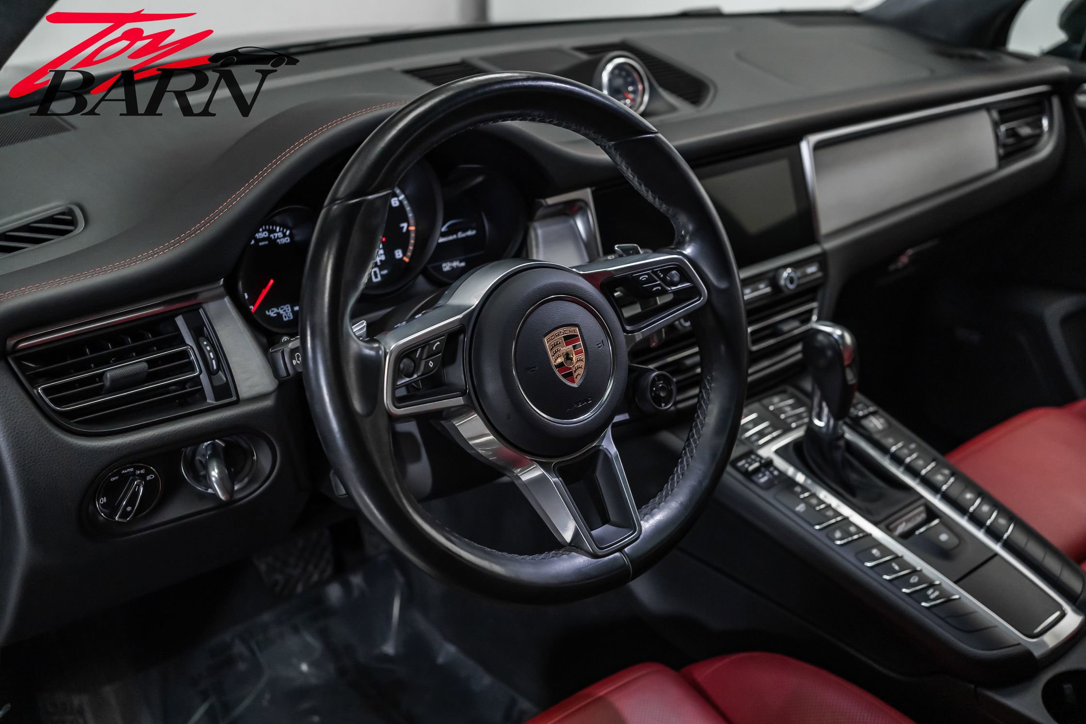 Used 2020 Porsche Macan Turbo image 26