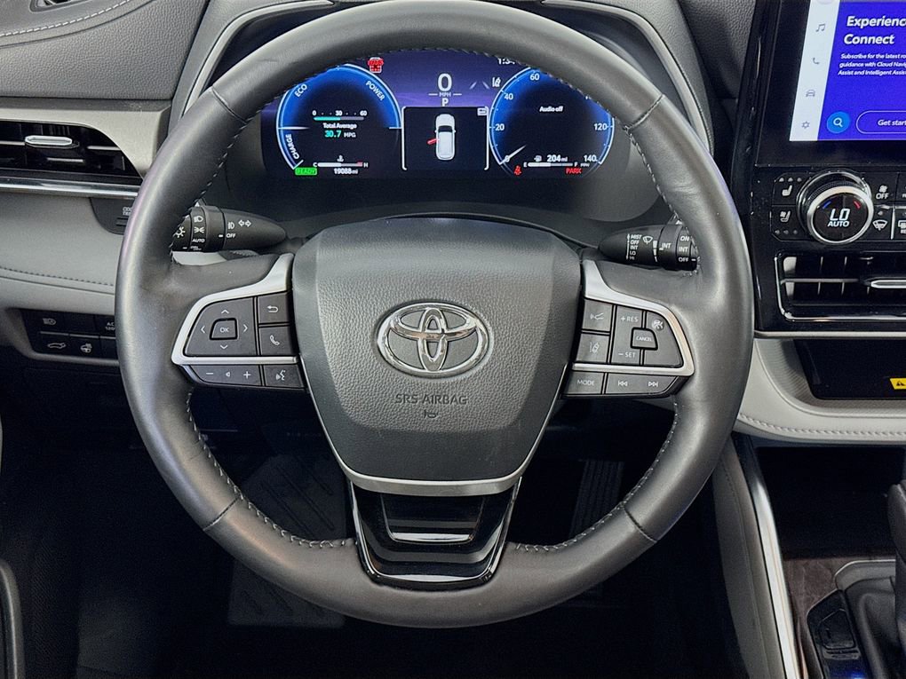 Used 2024 Toyota Highlander Limited image 40