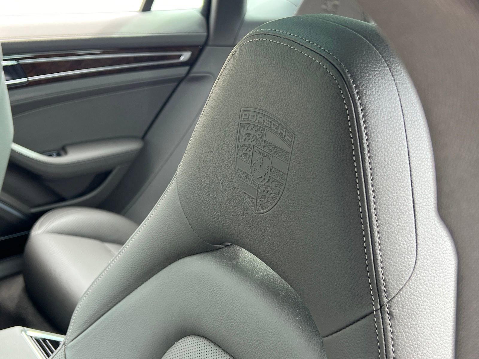 Certified 2023 Porsche Panamera 4 Platinum Edition image 34