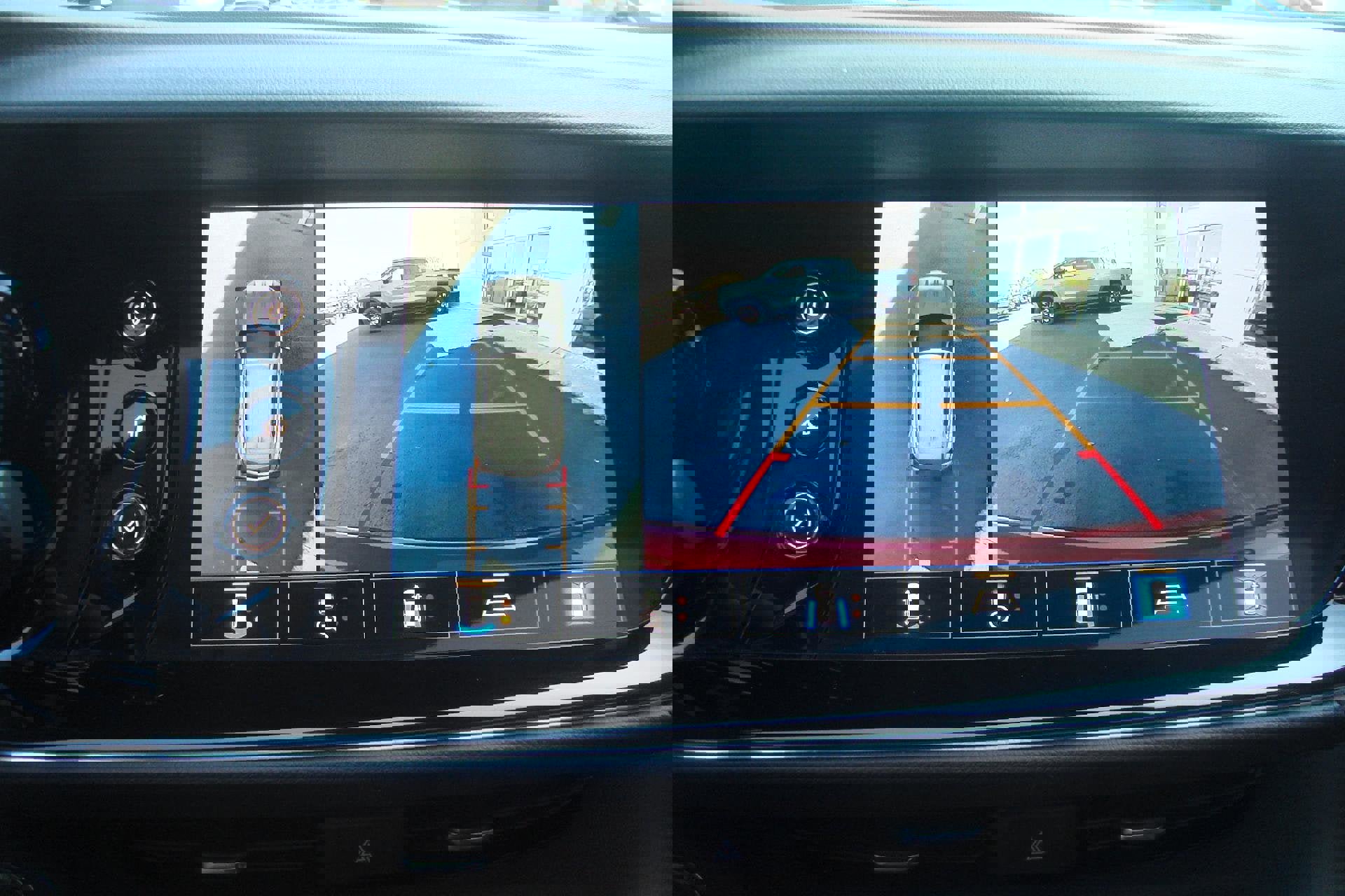 Used 2023 Buick Envision Avenir image 45