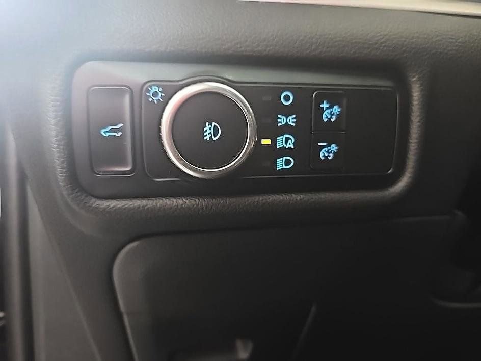 Used 2023 Ford Explorer XLT w/ Equipment Group 202A image 14