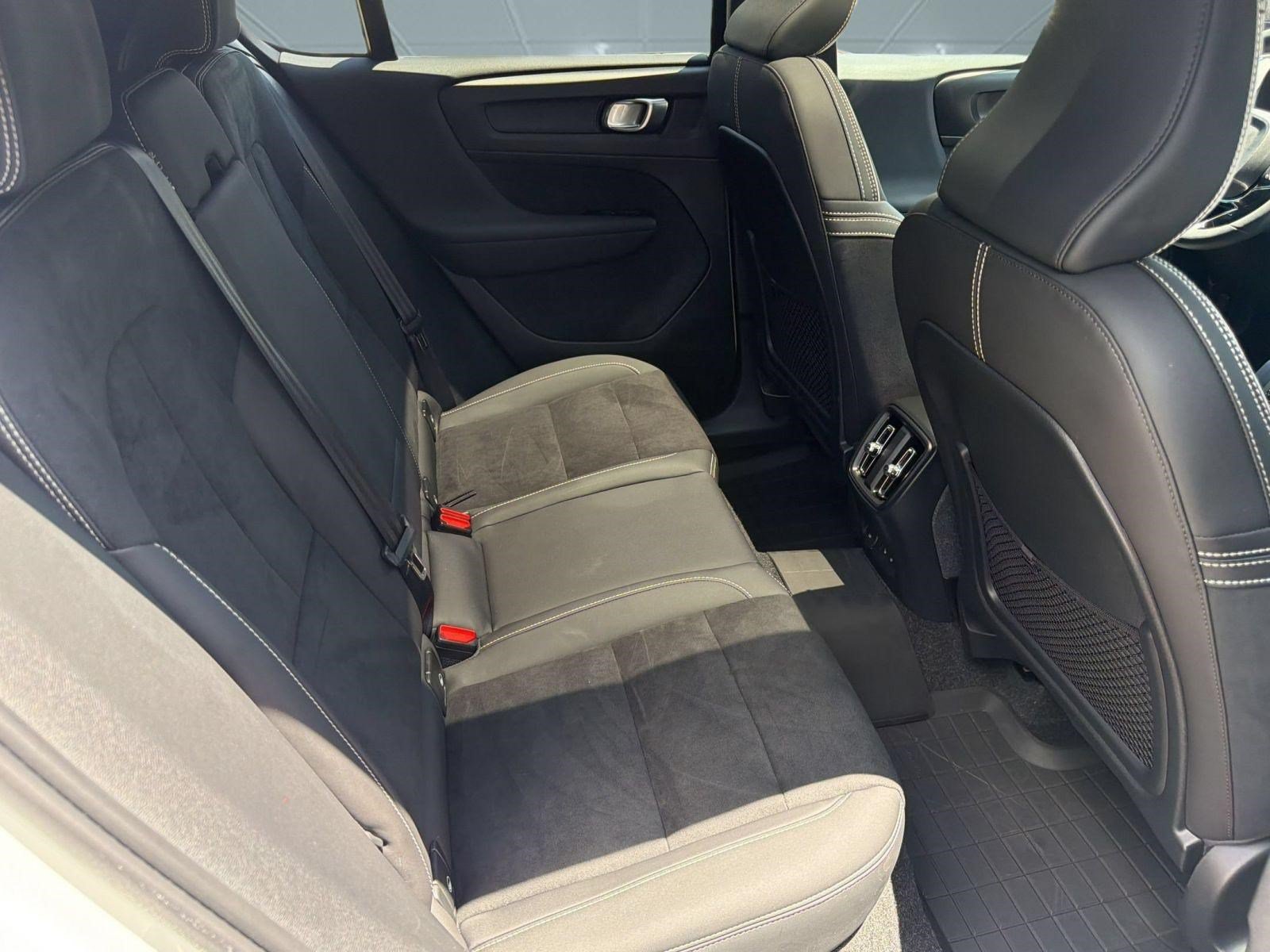 Certified 2024 Volvo C40 P8 Recharge Ultimate w/ Protection Package Premier RWD image 29