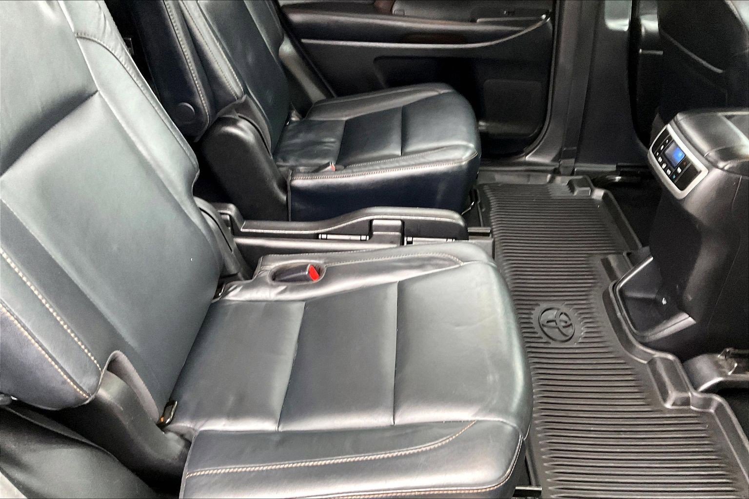 Used 2018 Toyota Highlander XLE image 18