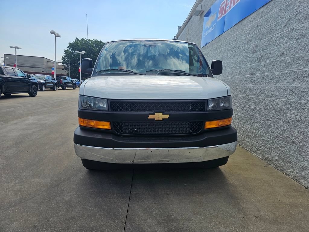 New 2025 Chevrolet Express 3500 w/ Driver Convenience Package RWD image 8