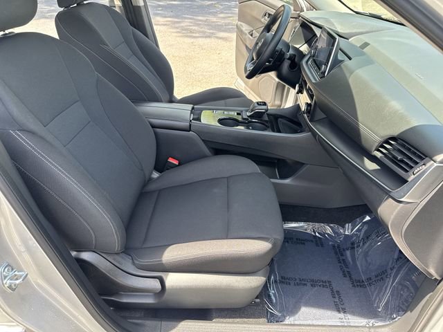 Used 2024 Nissan Rogue S FWD image 10