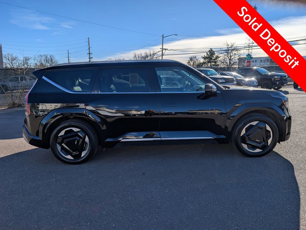 Certified 2024 Kia EV9 Land image 4