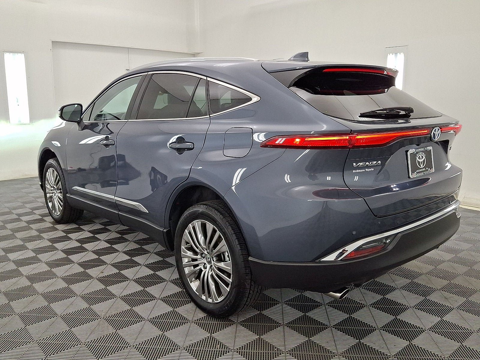 Certified 2023 Toyota Venza XLE AWD/4WD image 14