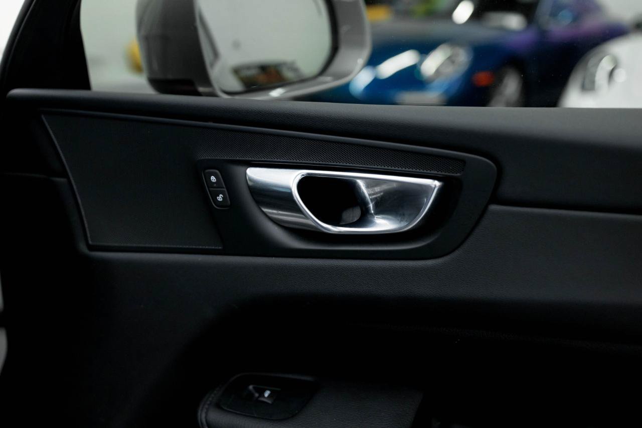 Used 2022 Volvo XC60 B5 Momentum w/ Climate Package FWD image 49