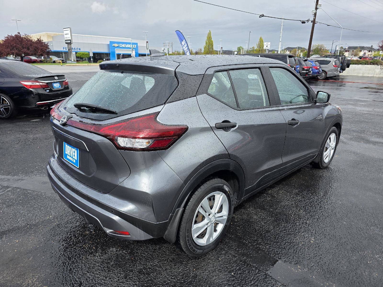 Used 2022 Nissan Kicks S image 3
