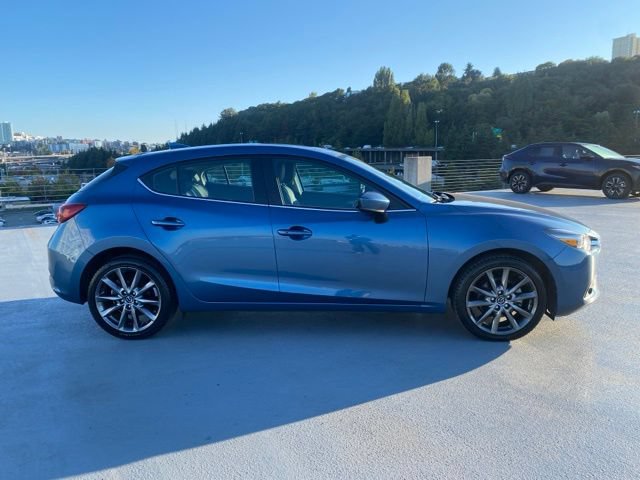 Used 2018 MAZDA MAZDA3 Grand Touring w/ Premium Equipment Package FWD image 2
