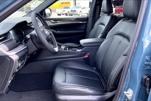 Used 2026 Jeep Grand Cherokee Limited AWD/4WD image 9
