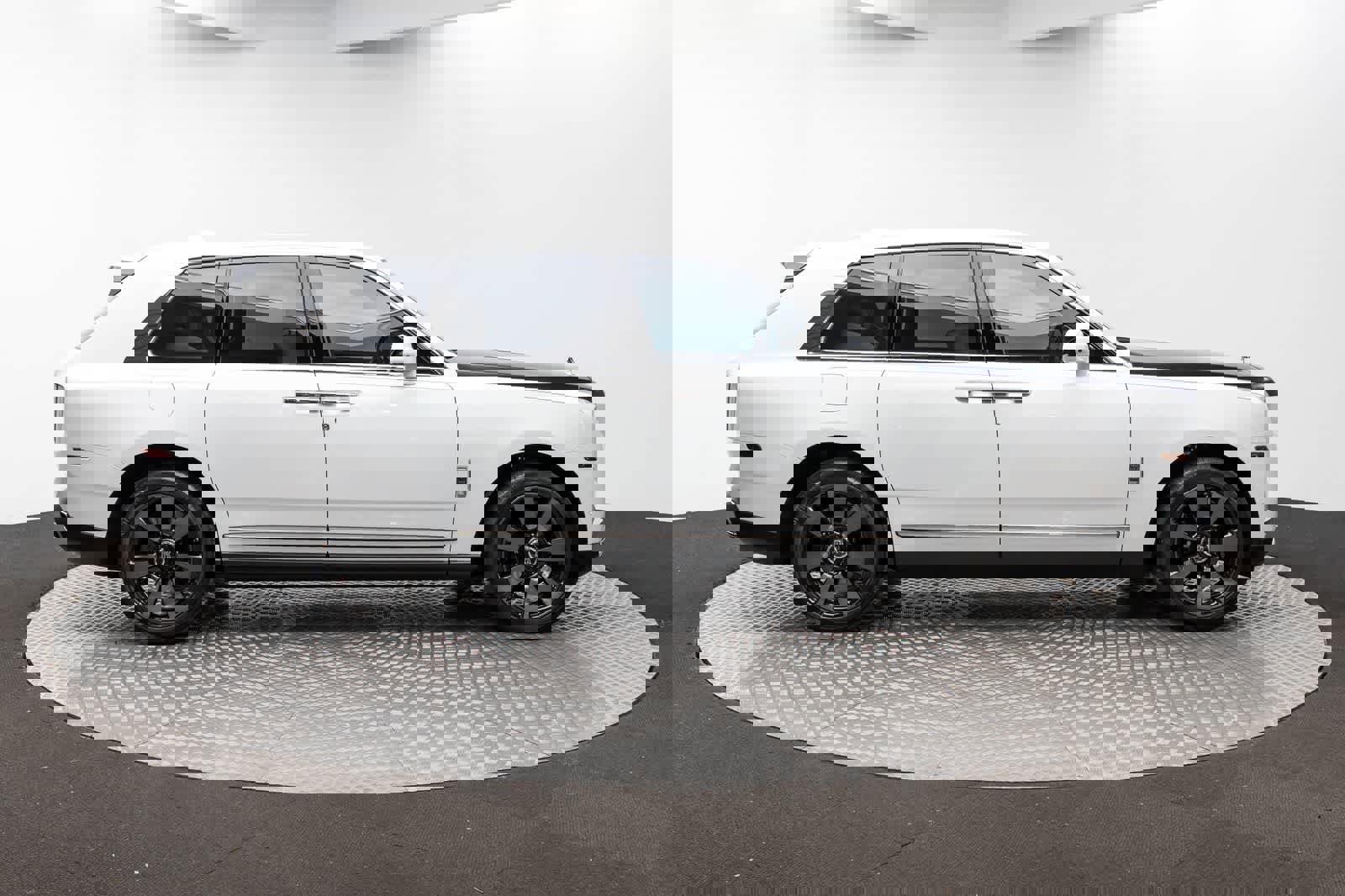 Used 2023 Rolls-Royce Cullinan w/ Cullinan Package image 64