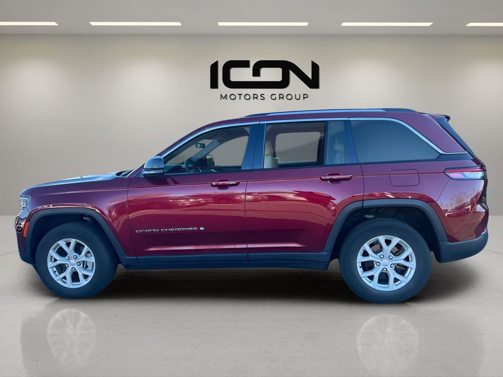 Used 2023 Jeep Grand Cherokee Limited w/ Luxury Tech Group II image 2