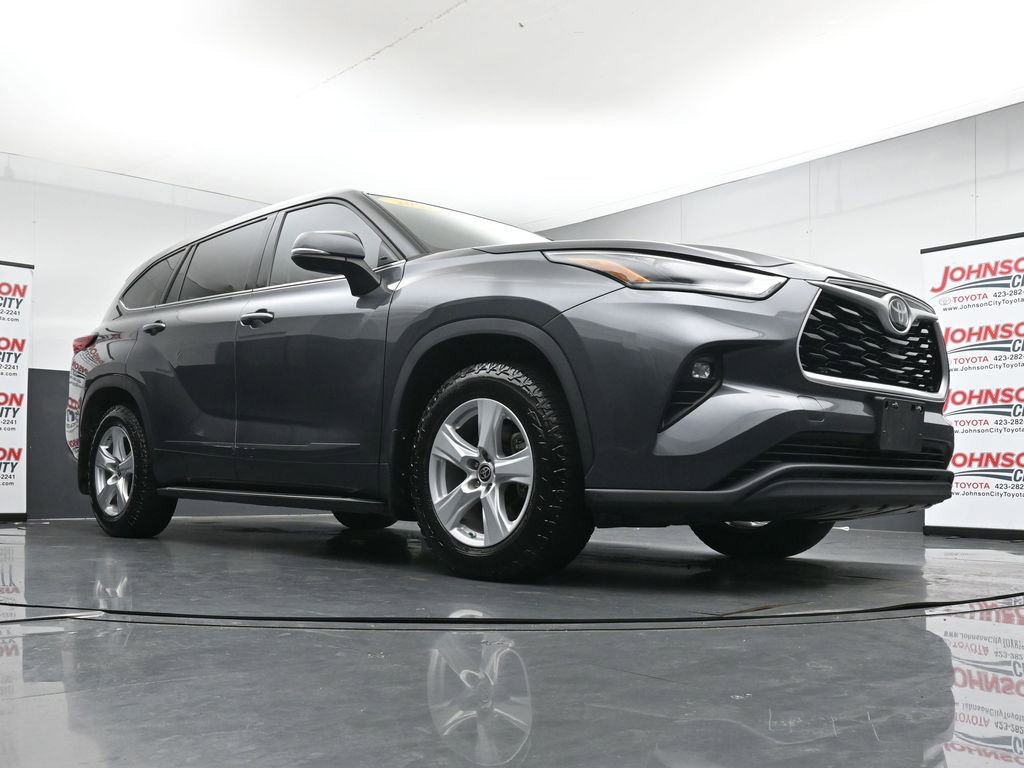 Used 2021 Toyota Highlander LE AWD/4WD image 35